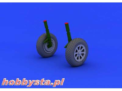 F4U-1 wheels 1/32 - Tamiya - image 2