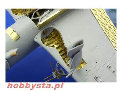 SB2C-4 S. A. 1/72 - Cyber Hobby - image 12