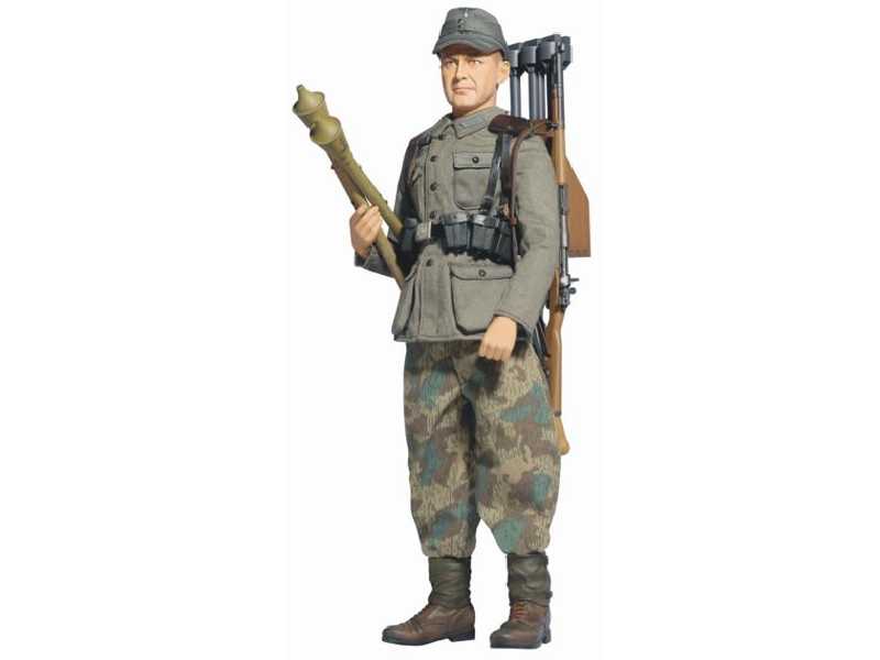 Alder Fisher - Grenadier - WH Anti-Tank Loader w/Panzerfaust - image 1