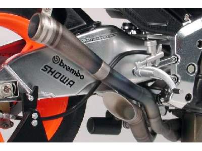 Repsol Honda RC211V'06 - image 7