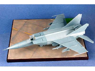 MiG-25 Foxbat - image 15