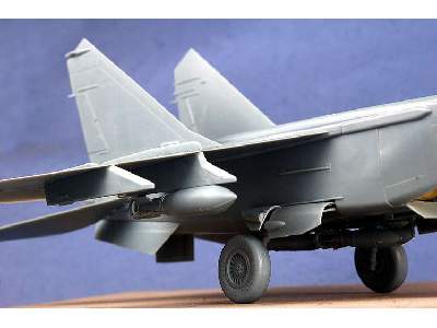 MiG-25 Foxbat - image 16