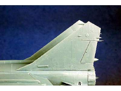 MiG-25 Foxbat - image 25