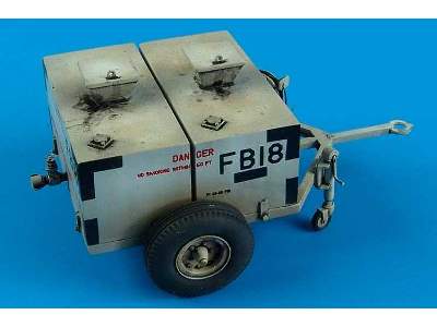 USAF 150 gallon fuel bowser  - image 1