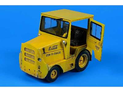 UNITED TRACTOR GC340-4/SM-340 tow tractor (with cab)  - image 1