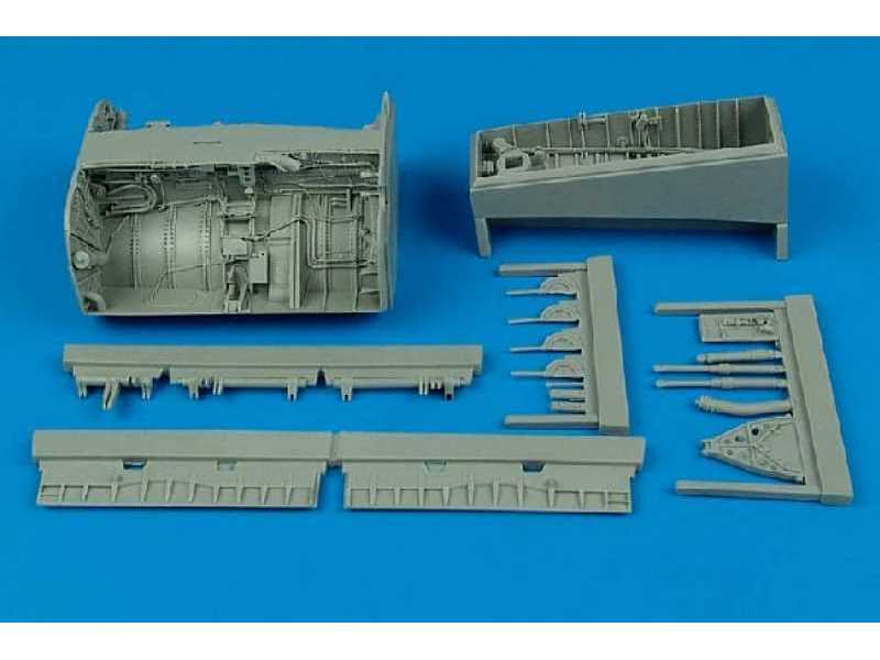 F-8 Crusader wheel bay - Trumpeter - image 1