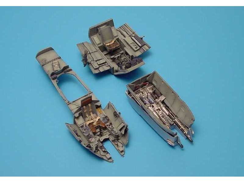 Me 410A cockpit set  & gun bay - Revell - image 1