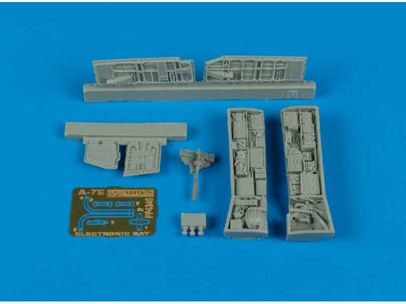 A-7E Corsair II electronic bay - Hasegawa - image 1