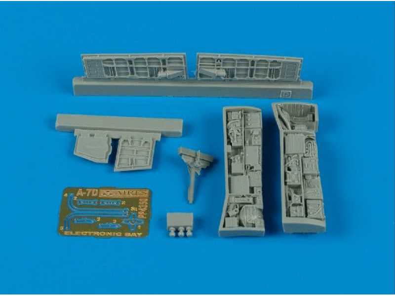 A-7D Corsair II electronic bay - Hasegawa - image 1