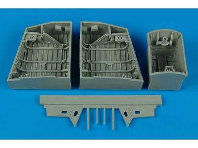 English electric Canberra wheel bays - Airfix - image 1