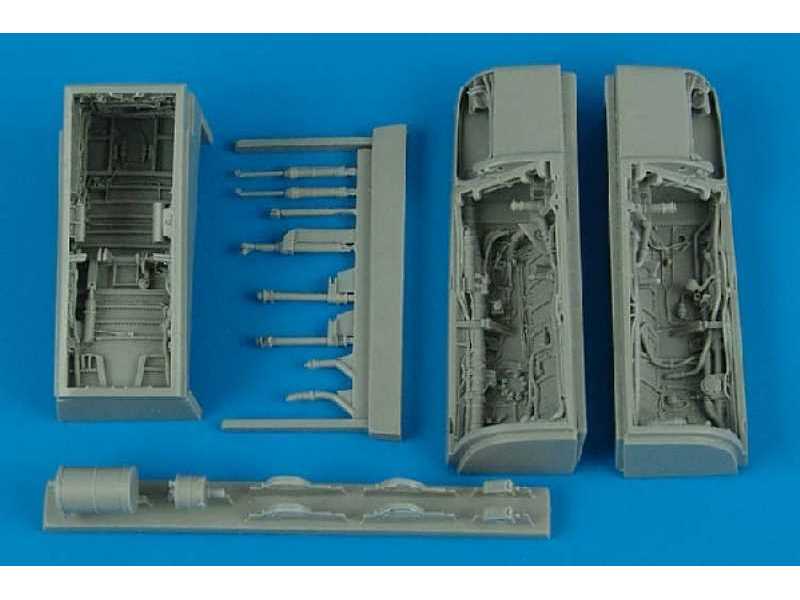 A-7 Corsair II wheel bay - Hobby boss - image 1