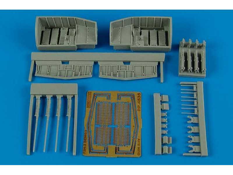 F3H-2 Demon gun bay - Hobby boss - image 1