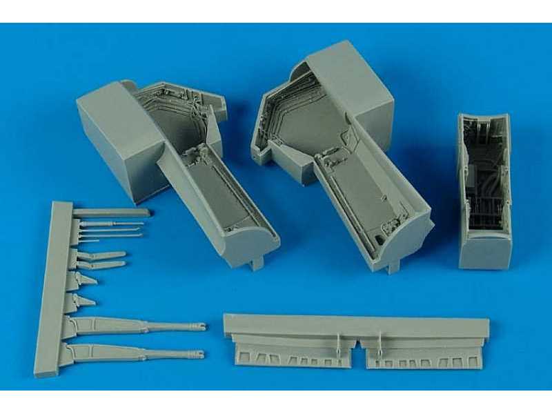 A-6 Intruder wheel bay - Revell/Monogram - image 1