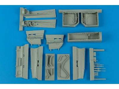 Su-27 Flanker B wheel bay - Academy - image 1