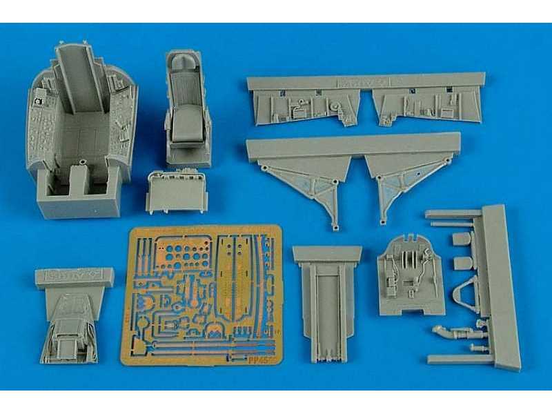 F-100C Super Sabre - early cockpit set - Trumpeter - image 1