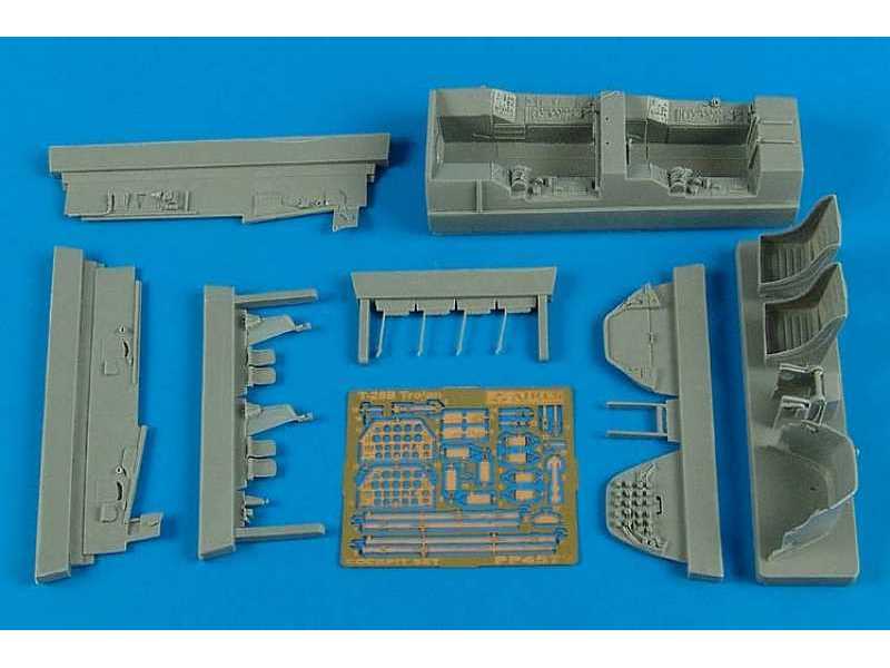 T-28 Trojan cockpit set - Roden - image 1 T-28 Trojan cockpit set - Roden - image 1