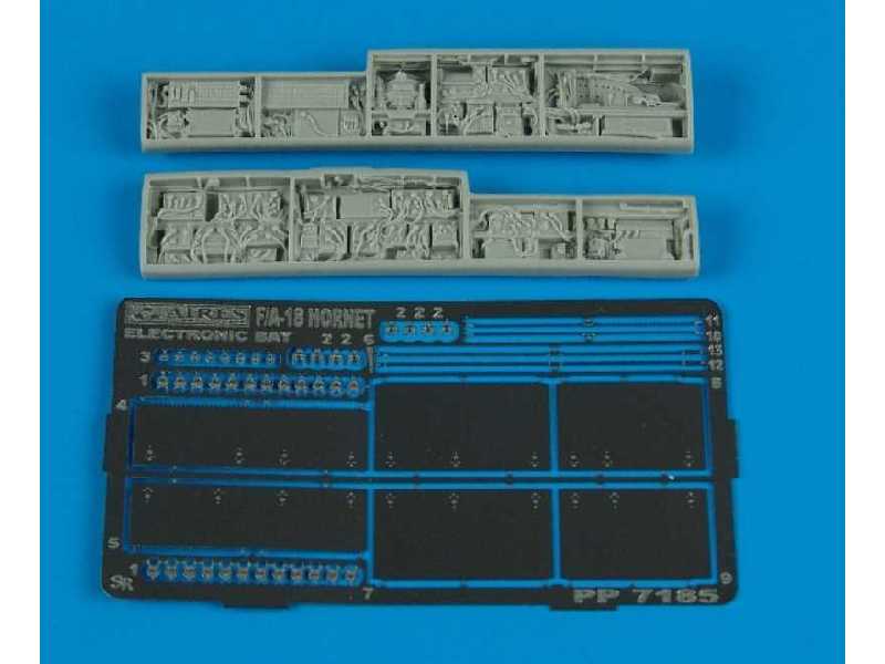 F/A-18 Hornet electronic bay - Hasegawa - image 1