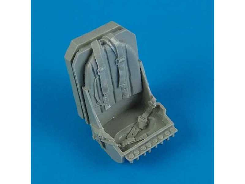 Spitfire seat with safety belts - image 1 Spitfire seat with safety belts - image 1