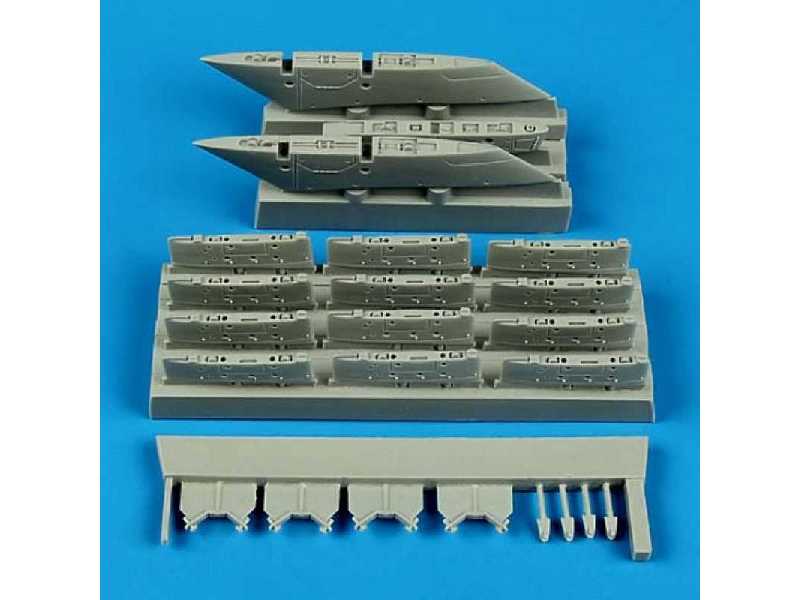 A-1 Skyraider pylons - Tamiya - image 1 A-1 Skyraider pylons - Tamiya - image 1