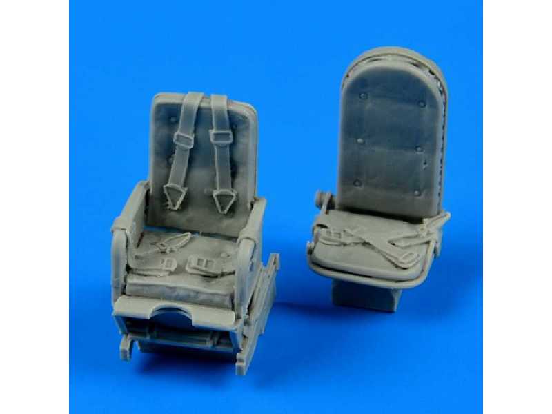 Ju 52 seats with safety belts  - image 1