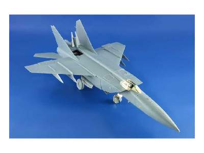 MiG-25PD/ PDS Foxbat exterior 1/48 - Kitty Hawk - image 4