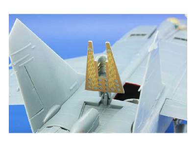 MiG-25PD/ PDS Foxbat exterior 1/48 - Kitty Hawk - image 8