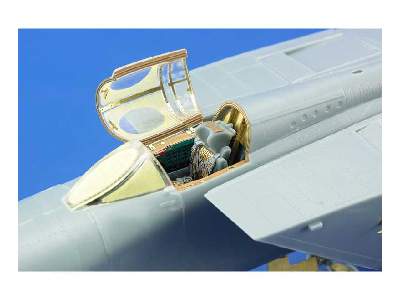 MiG-25PD/ PDS Foxbat interior S. A. 1/48 - Kitty Hawk - image 4