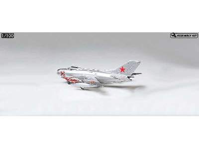 MiG-19 Farmer-E - image 1