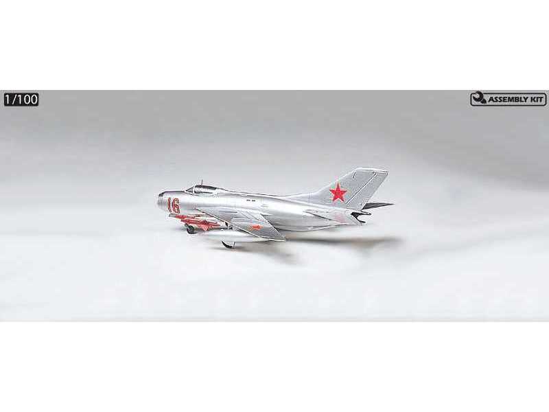 MiG-19 Farmer-E - image 1