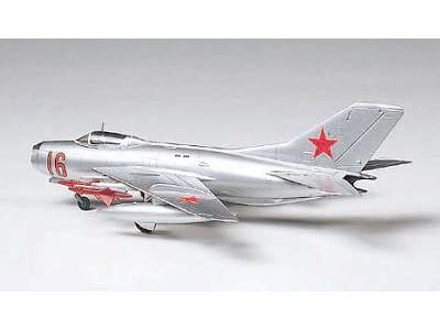 MiG-19 Farmer-E - image 2