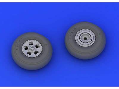 Spitfire Mk. I/II wheels 1/32 - Revell - image 6