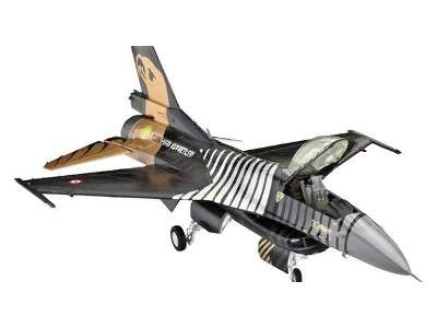 Lockheed Martin F-16 C  Solo Türk - image 1