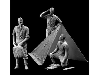 German Wehrmacht Bivouac (3 Figures Set with Zeltbahn) - image 3