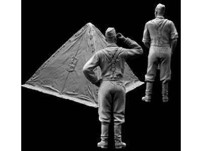 German Wehrmacht Bivouac (3 Figures Set with Zeltbahn) - image 4