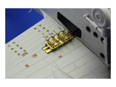 Sunderland Mk. III bomb racks 1/72 - Italeri - image 8