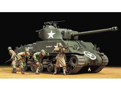 U.S. Medium Tank M4A3E8 Sherman Easy Eight (w/4 Figures) - image 1