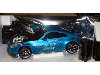 R/C Nissan 350Z - drifting - image 1