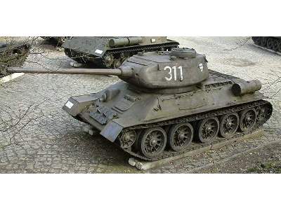 T-34-85 Russian medium tank - image 7