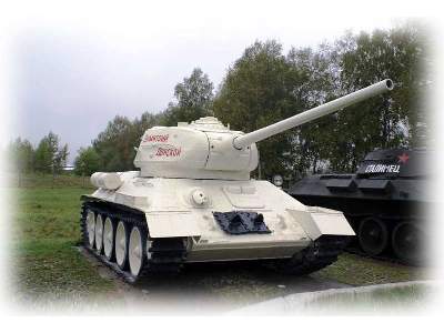 T-34-85 Russian medium tank - image 9