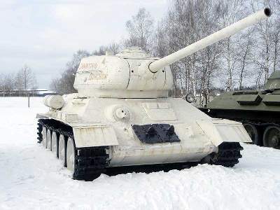 T-34-85 Russian medium tank - image 10