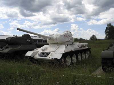 T-34-85 Russian medium tank - image 11