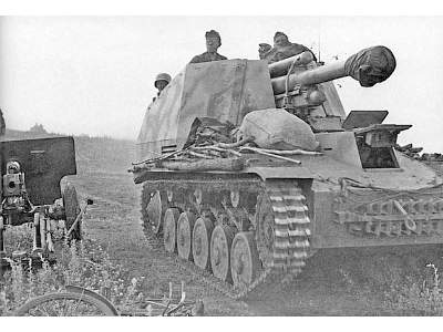 German 10.5 cm self-propelled gun Wespe - image 2