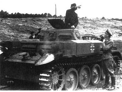 German flamethrower tank Pz Kpfw II (Flamm) - image 2