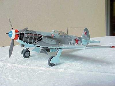 Yakovlev Yak-9DD Russian fighter - image 3