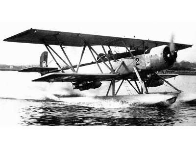 Blackburn Shark British torpedo bomber - image 9