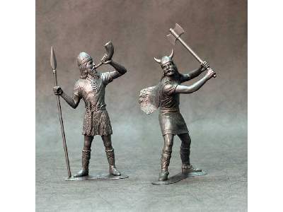 Barbarians, set of two figures #1 (15 cm) - image 1