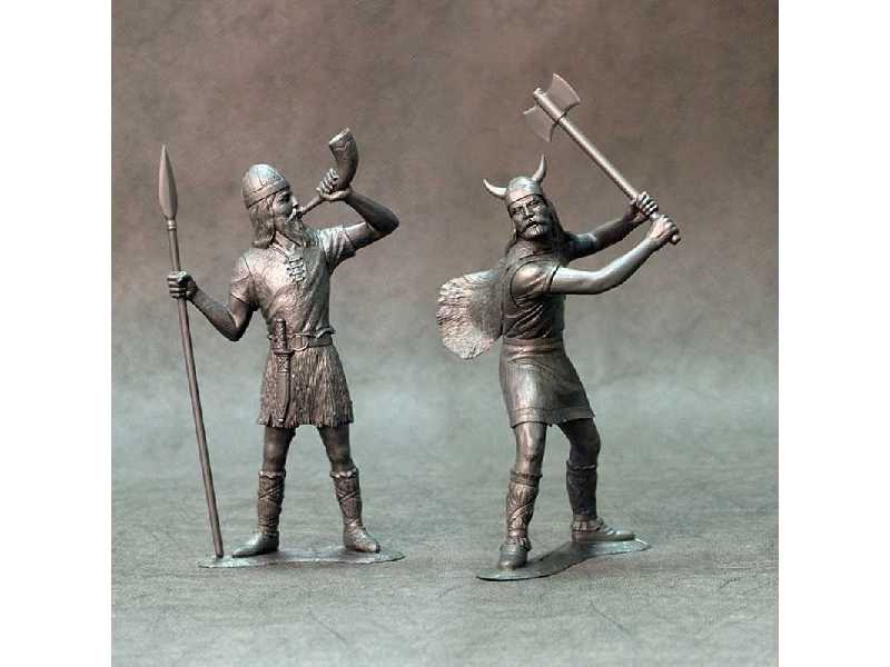 Barbarians, set of two figures #1 (15 cm) - image 1