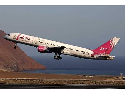 Boeing 757-300 American medium-haul airliner, Continental Airlin - image 9