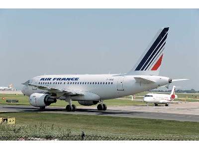 Airbus A318 European short / medium-haul airliner, Air France - image 8