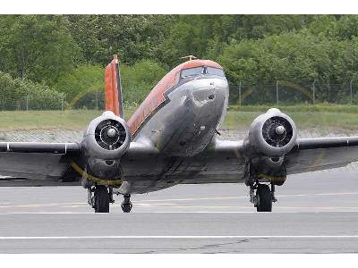 Douglas R4D-8 / C-117D American military transport aircraft - image 3